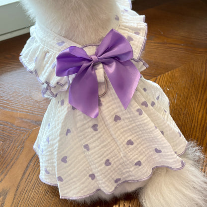 Spring and summer dresses are suitable for dogs and cats, providing them with cool and comfortable wear.