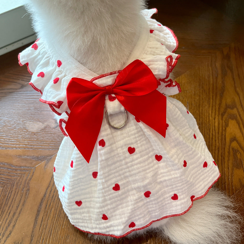 Spring and summer dresses are suitable for dogs and cats, providing them with cool and comfortable wear.