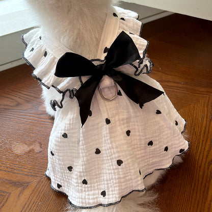 Spring and summer dresses are suitable for dogs and cats, providing them with cool and comfortable wear.